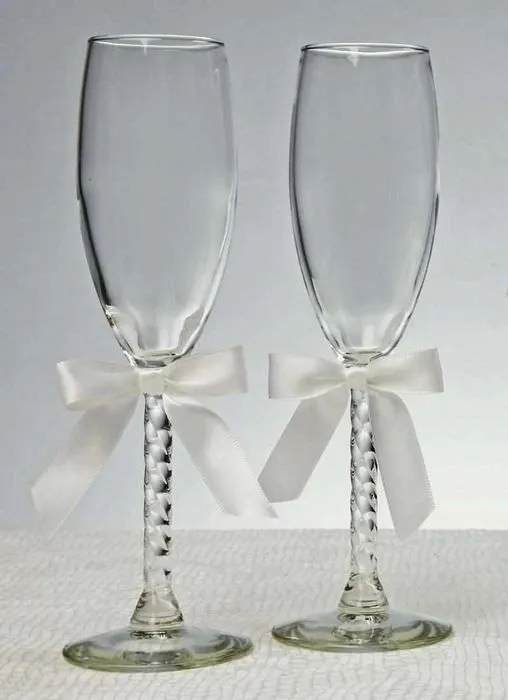 идея необычного украшения дизайна свадебных бокалов