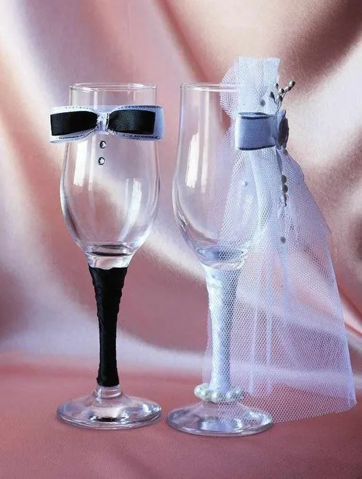 пример яркого оформления стиля свадебных бокалов