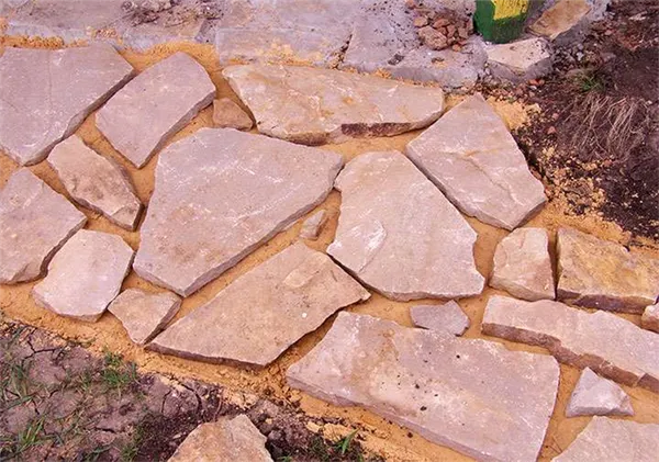 Формирование дорожки из камня