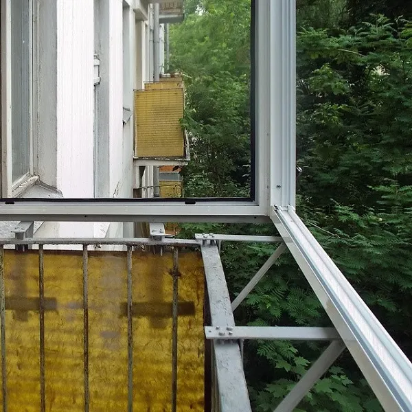 установка алюминиевых рам на балкон с выносом