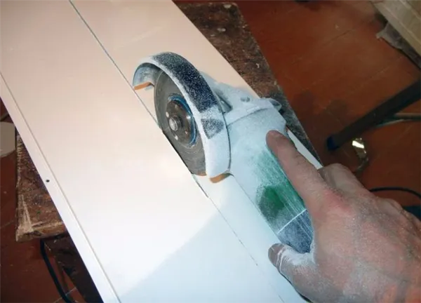Как правильно резать пластиковые панели для отделки стен. Чем резать пластиковые панели. 5