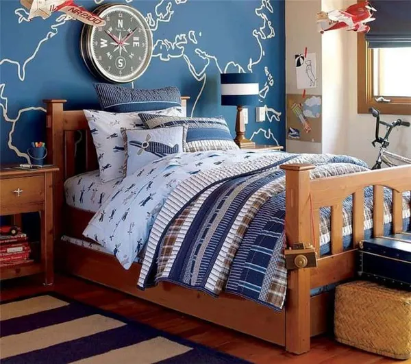 Деревянная кровать в детской морского стиля