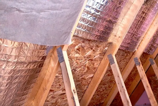 Распространенные способы подшивки потолка по деревянным балкам. Чем подшить потолок по деревянным балкам. 9