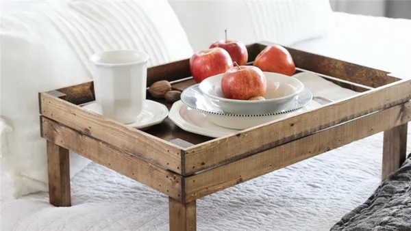 Разновидности столиков в кровать, их особенности и функциональность. Как называется столик для завтрака в постель. 13