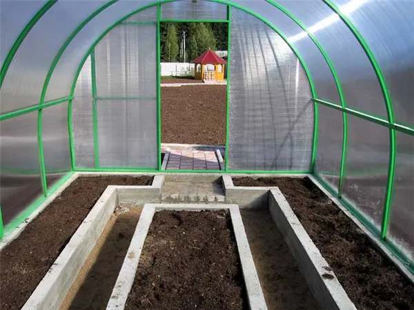 Схема посадки овощей в теплице, как разместить все грамотно. Как разместить рассаду в теплице. 6