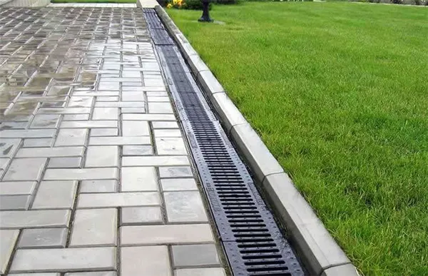 Отвод воды с пешеходной дорожки